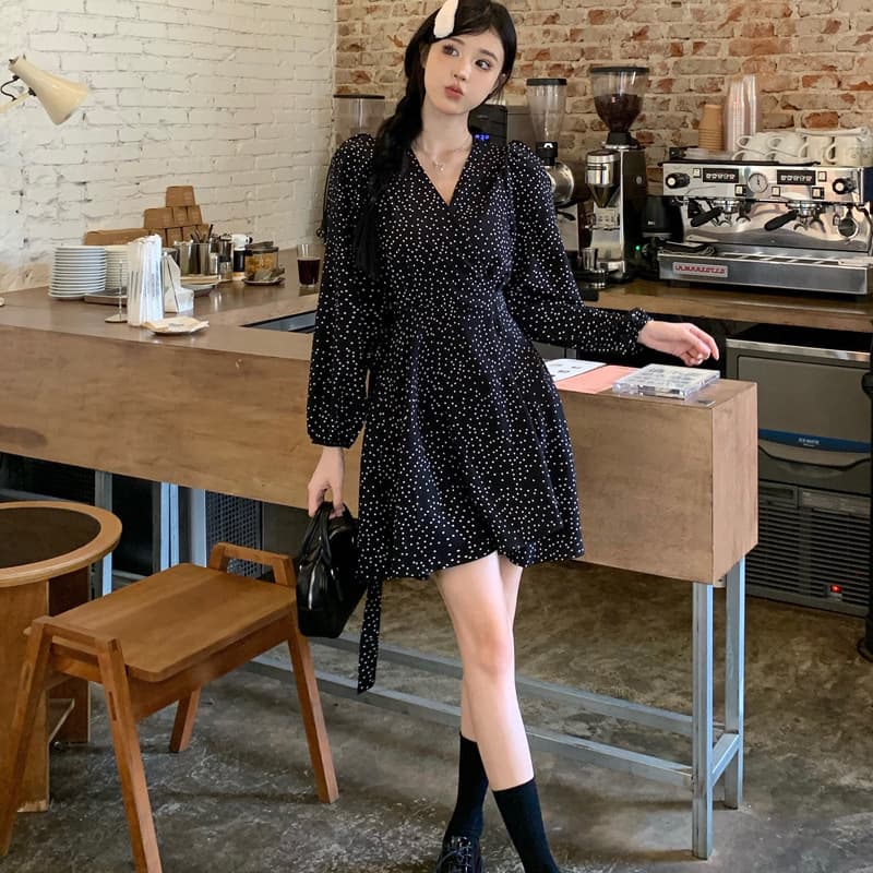 Women's Hong Kong Style V-collar Polka Dot Monochrome Dress vista 6